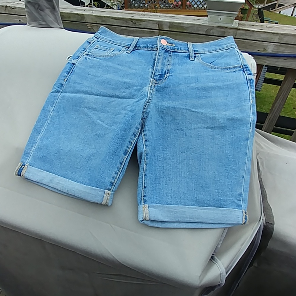 Old navy. Knee length shorts